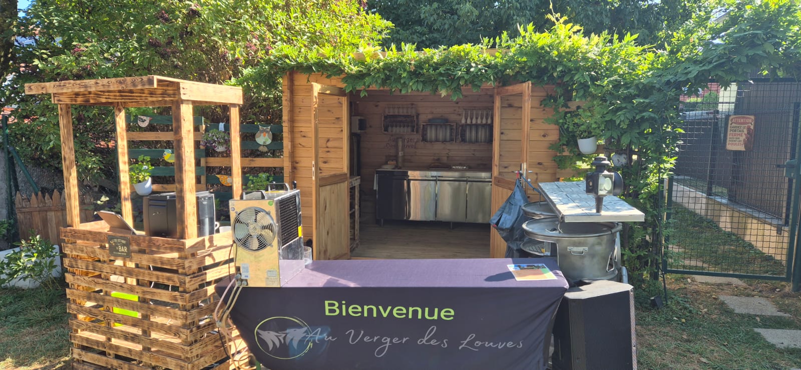 Espace bar extérieur aménagé pour une privatisation